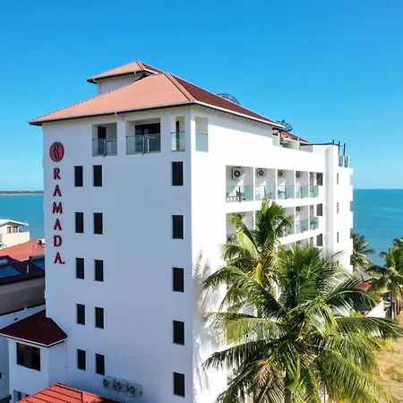 Ramada Suites By Wyndham Wailoaloa Beach Fiji-3